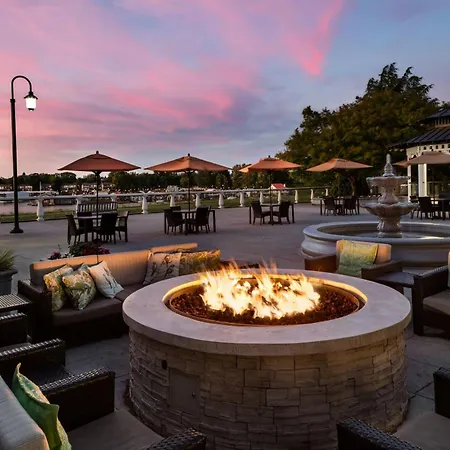 Courtyard By Marriott Portland North Hotel